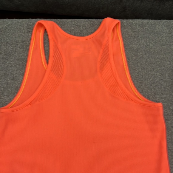 Bundle of 2 Under Armour workout shirts - Picture 10 of 12